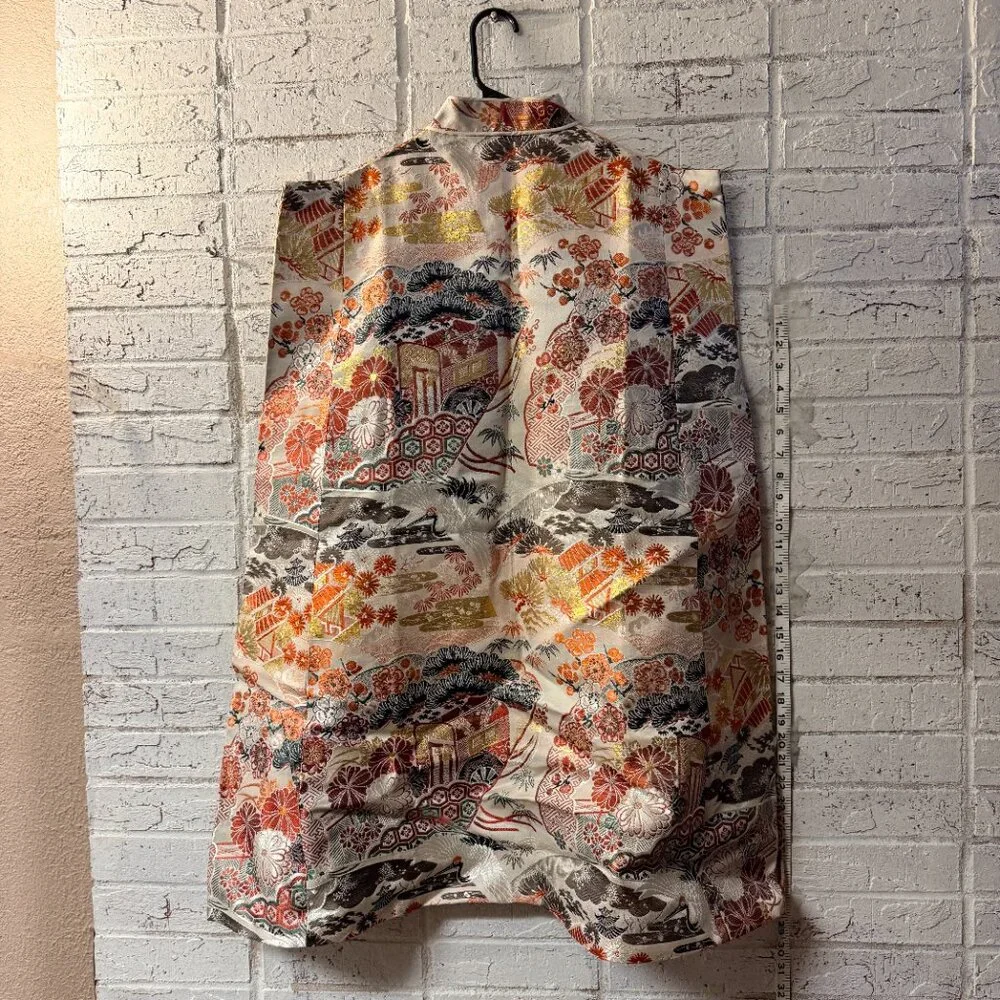 1940s/1950s Vibrant Japanese Silk Damask Cape w/ Tie Closure - Picture 7 of 9